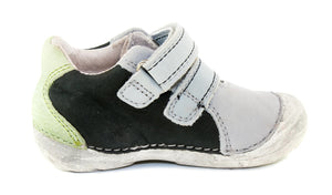 Premium quality first walker with genuine leather lining and upper grey and khaki with airplane pattern. Thanks to its high level of specialization, D.D. Step knows exactly what your child’s feet need, to develop properly in the various phases of growth. The exceptional comfort these shoes provide assure the well-being and happiness of your child.