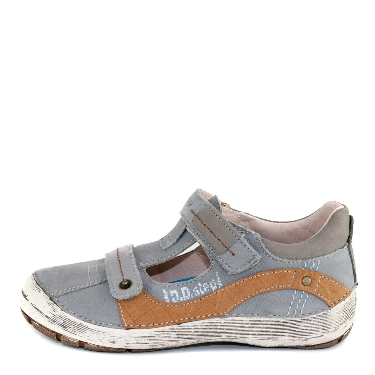 Premium quality closed toe sandals with genuine leather lining and upper in grey with brown wave and double velcro strap. Thanks to its high level of specialization, D.D. Step knows exactly what your child’s feet need, to develop properly in the various phases of growth. The exceptional comfort these shoes provide assure the well-being and happiness of your child.