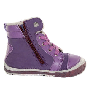 Premium quality first walker with faux fur insulation and genuine leather upper in lavander with heart pattern. Thanks to its high level of specialization, D.D. Step knows exactly what your child’s feet need, to develop properly in the various phases of growth. The exceptional comfort these shoes provide assure the well-being and happiness of your child.