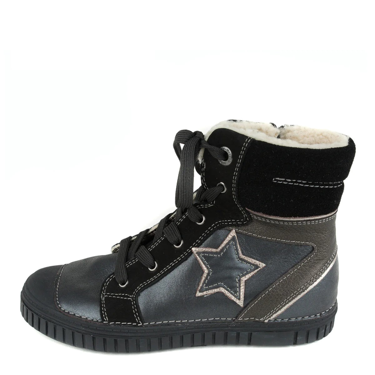 Premium quality high-top shoes with faux fur insulation and genuine leather upper in dark grey and black color with star. Thanks to its high level of specialization, D.D. Step knows exactly what your child’s feet need, to develop properly in the various phases of growth. The exceptional comfort these shoes provide assure the well-being and happiness of your child.
