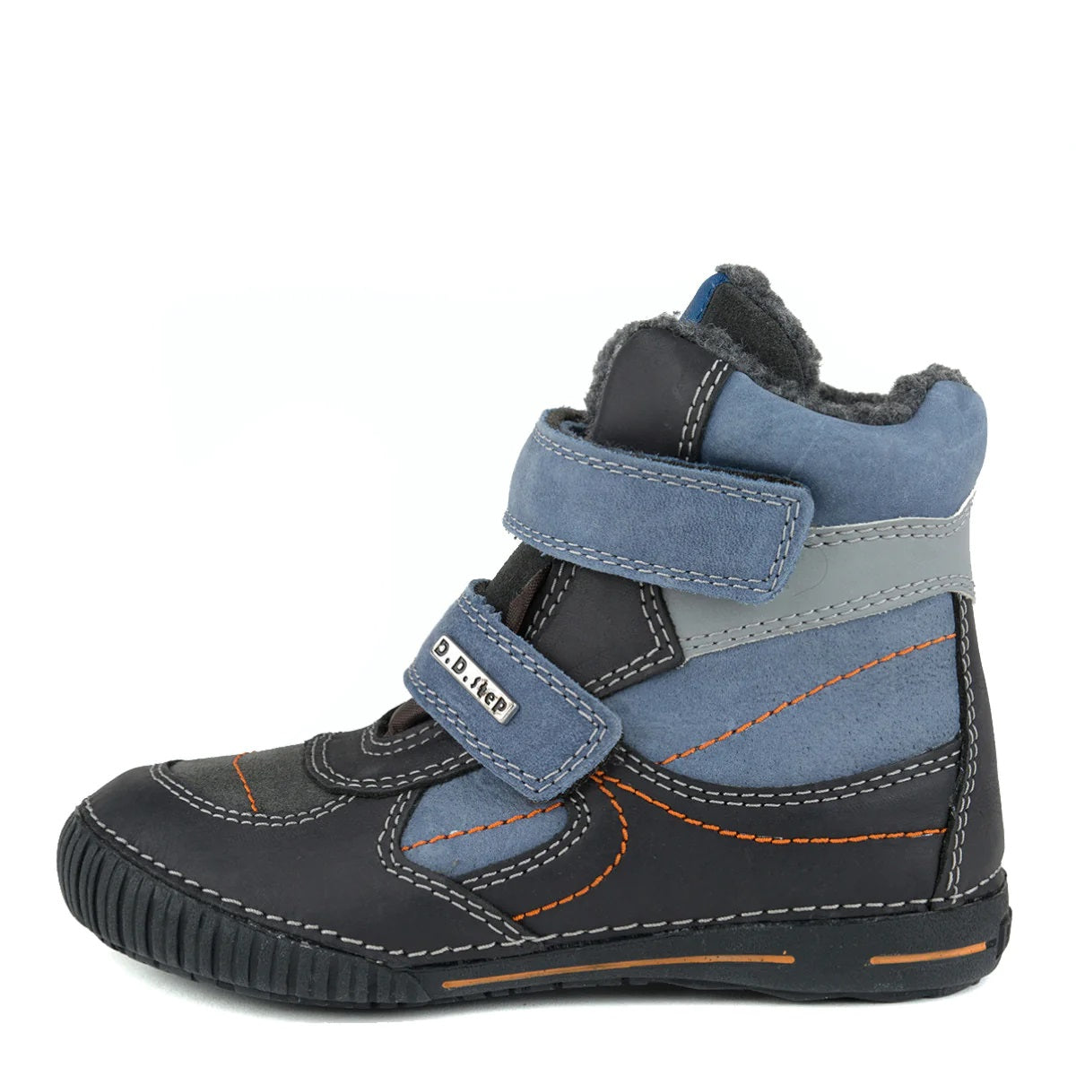 Premium quality high-top shoes with faux fur insulation and genuine leather upper in bermuda blue and black. Thanks to its high level of specialization, D.D. Step knows exactly what your child’s feet need, to develop properly in the various phases of growth. The exceptional comfort these shoes provide assure the well-being and happiness of your child.
