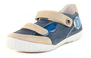 Premium quality closed toe sandals with genuine leather lining and upper in blue and beige with double velcro strap. Thanks to its high level of specialization, D.D. Step knows exactly what your child’s feet need, to develop properly in the various phases of growth. The exceptional comfort these shoes provide assure the well-being and happiness of your child.