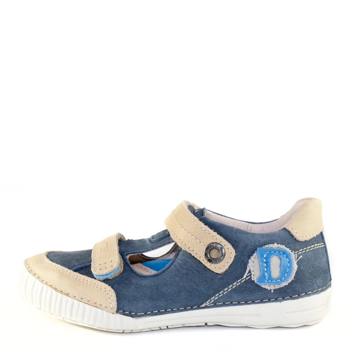 Premium quality closed toe sandals with genuine leather lining and upper in blue and beige with double velcro strap. Thanks to its high level of specialization, D.D. Step knows exactly what your child’s feet need, to develop properly in the various phases of growth. The exceptional comfort these shoes provide assure the well-being and happiness of your child.
