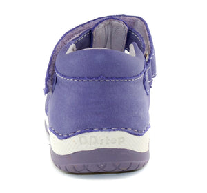 Premium quality dress shoes with genuine leather lining and upper in violet color with cute flower pattern and single strap. Thanks to its high level of specialization, D.D. Step knows exactly what your child’s feet need, to develop properly in the various phases of growth. The exceptional comfort these shoes provide assure the well-being and happiness of your child.