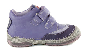 Premium quality first walker with genuine leather lining and upper in violet with flower. Thanks to its high level of specialization, D.D. Step knows exactly what your child’s feet need, to develop properly in the various phases of growth. The exceptional comfort these shoes provide assure the well-being and happiness of your child.