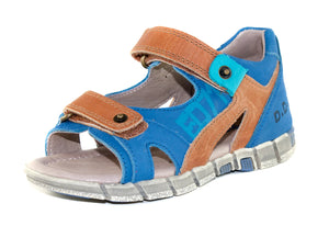 Premium quality sandals with genuine leather lining and upper blue and brown. Thanks to its high level of specialization, D.D. Step knows exactly what your child’s feet need, to develop properly in the various phases of growth. The exceptional comfort these shoes provide assure the well-being and happiness of your child.