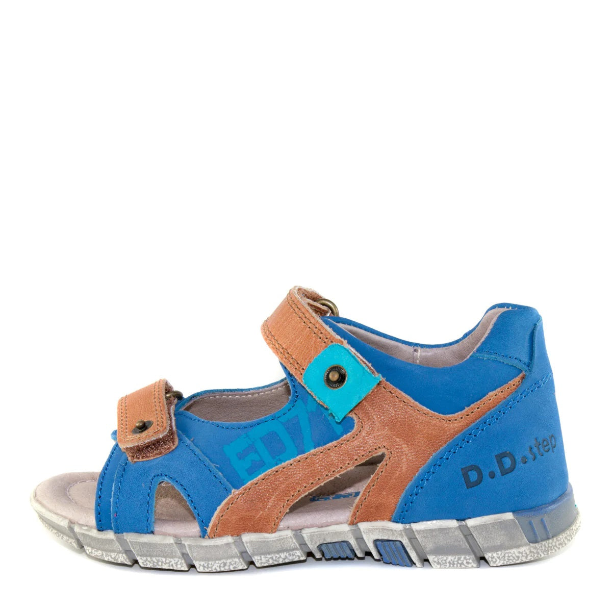 Premium quality sandals with genuine leather lining and upper blue and brown. Thanks to its high level of specialization, D.D. Step knows exactly what your child’s feet need, to develop properly in the various phases of growth. The exceptional comfort these shoes provide assure the well-being and happiness of your child.